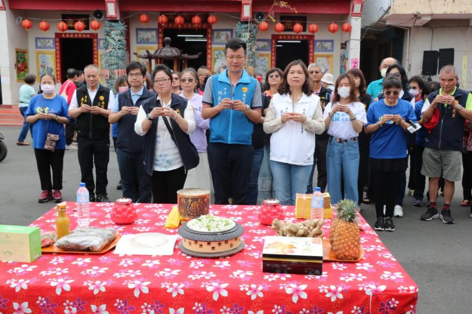 市長張嘉哲主持桐花祭開鑼。（記者陳朝枝攝）