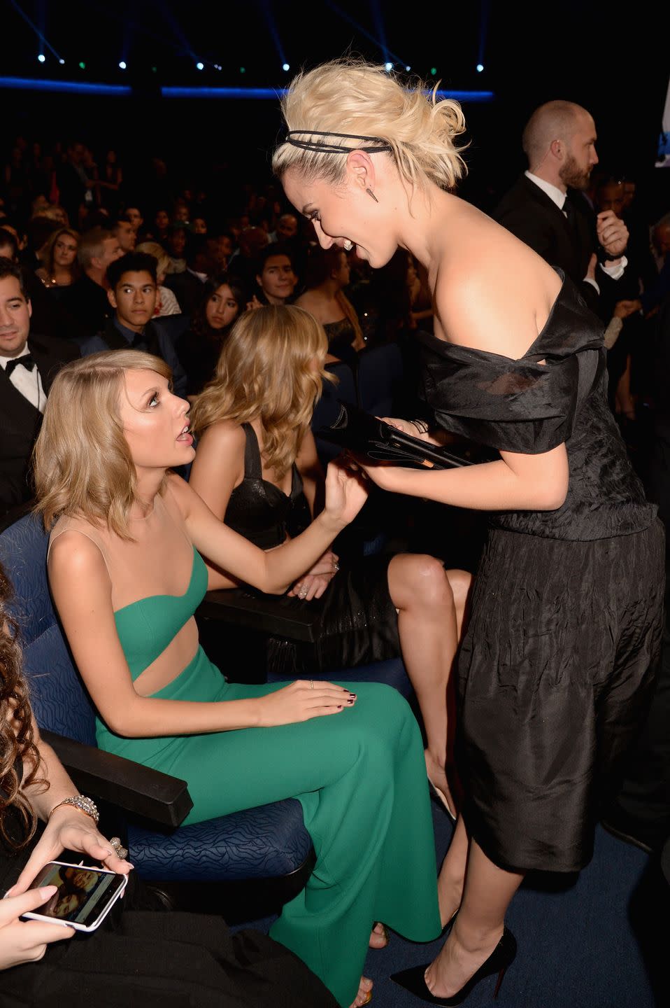 dianna agron and taylor swift at the 2014 american music awards