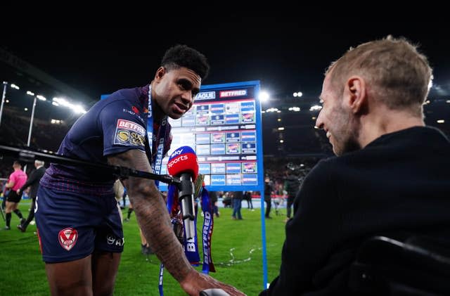 Rob Burrow, right, and St Helens centre Kevin Naiqama