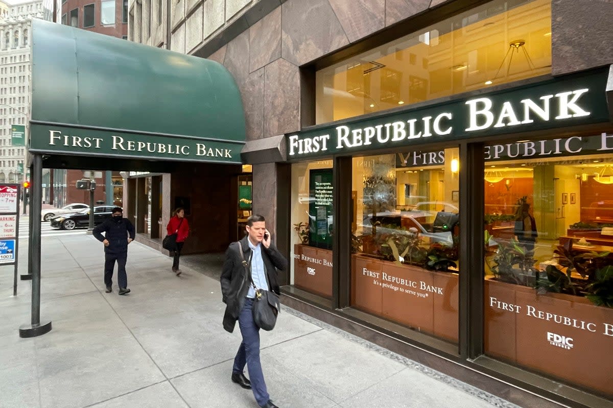 AP EXPLICA-FIRST REPUBLIC BANK (AP)