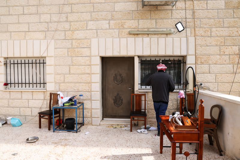 Israel seals off home of Palestinian synagogue gunman
