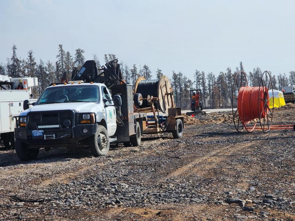 Once safe to do so, Northwestel technicians began work to splice in several kilometers of new fibre in the aftermath of massive wildfire activity in the South Slave region of the NWT. 