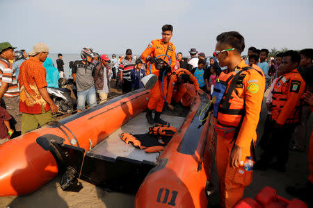 Rescue team members prepare the boat heading to the location of Lion Air, flight JT610, plane sea crash site off the coast of Karawang regency, West Java province Indonesia, October 29, 2018. REUTERS/Beawiharta