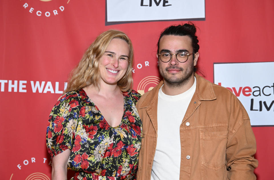 BEVERLY HILLS, CALIFORNIA - NOVEMBER 29: (L-R) Rumer Willis and Derek Thomas attend the Los Angeles premiere of "Love Actually Live" at Wallis Annenberg Center for the Performing Arts on November 29, 2023 in Beverly Hills, California. (Photo by Michael Tullberg/Getty Images)