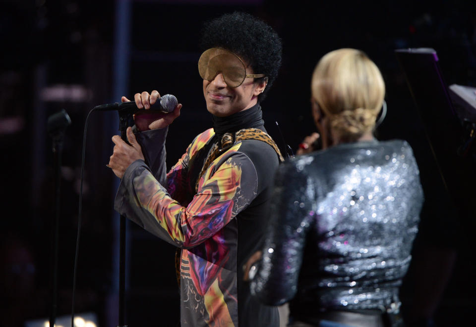 LAS VEGAS, NV - SEPTEMBER 22:  Musician Prince (L) and singer Mary J. Blige perform onstage during the 2012 iHeartRadio Music Festival at the MGM Grand Garden Arena on September 22, 2012 in Las Vegas, Nevada.  (Photo by Michael Kovac/Getty Images for Clear Channel)