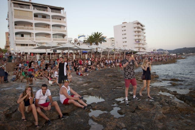 Ibiza tourists face £600 fine for drinking water in streets
