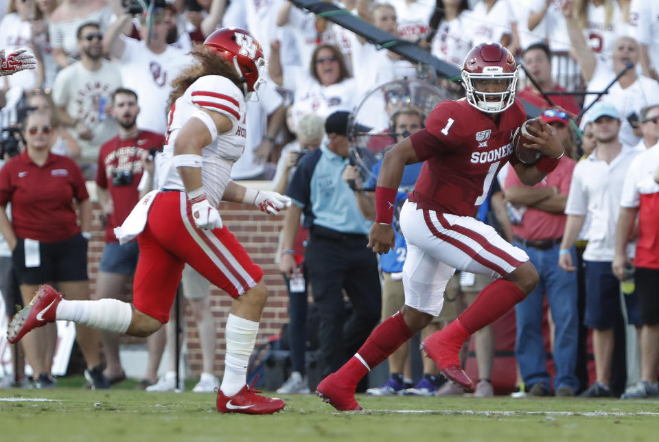 Oklahoma quarterback Jalen Hurts (1) runs the ball against Houston during the first half of an NCAA college football game in Norman, Okla., Sunday, Sept. 1, 2019. (AP Photo/Alonzo Adams)