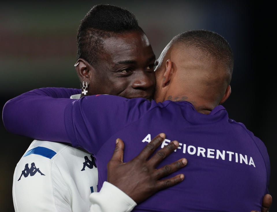 BRESCIA, ITALY - OCTOBER 21:  Mario Balotelli of Brescia Calcio embraces Kevin-Prince Boateng of ACF Fiorentina prior to the Serie A match between Brescia Calcio and ACF Fiorentina at Stadio Mario Rigamonti on October 21, 2019 in Brescia, Italy.  (Photo by Emilio Andreoli/Getty Images)