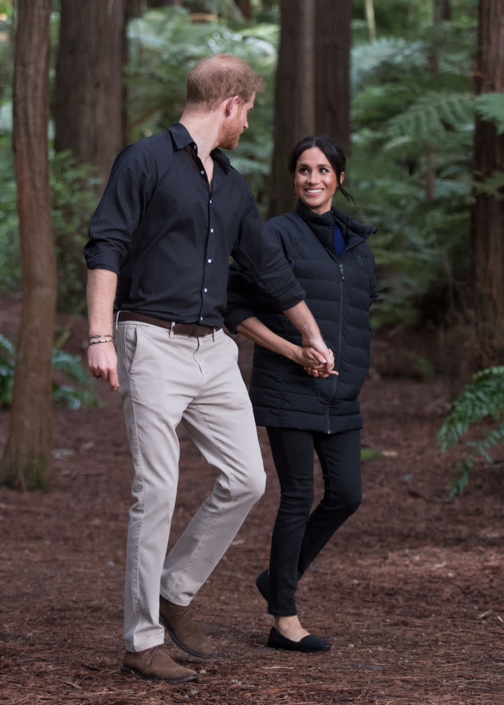 favorite fashion clothing brands worn by meghan markle, Prince Harry and Meghan Markle in Rotorua, New Zealand in 2018, Birdies, flats, California