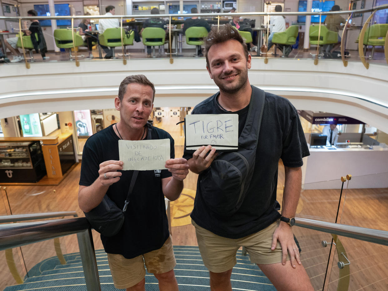 Scott Mills and Sam Vaughan made signs to help on the race