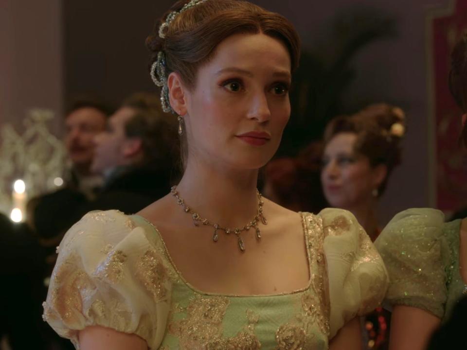 Hannah Dodd as Francesca Bridgerton and Claudia Jessie as Eloise Bridgerton in the season three finale of "Bridgerton."
