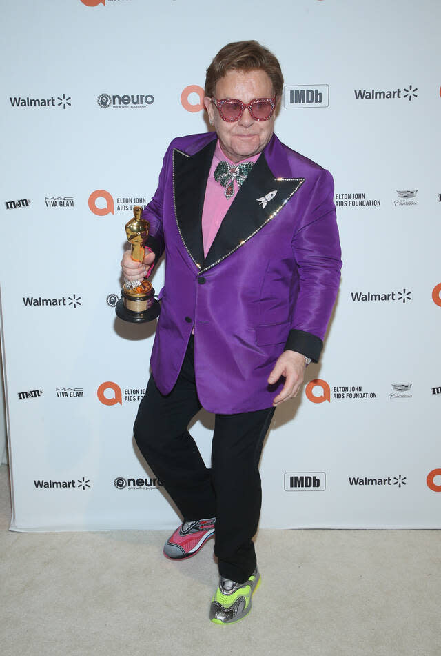 Die Besucher eines Restaurants im französischen Cannes staunten nicht schlecht, als am Dienstag (23. August) plötzlich Elton John am DJ-Pult im Außenbereich stand. Der Superstar spielte zwar nur einen Song im La Guérite an der Mittelmeerküste, doch…