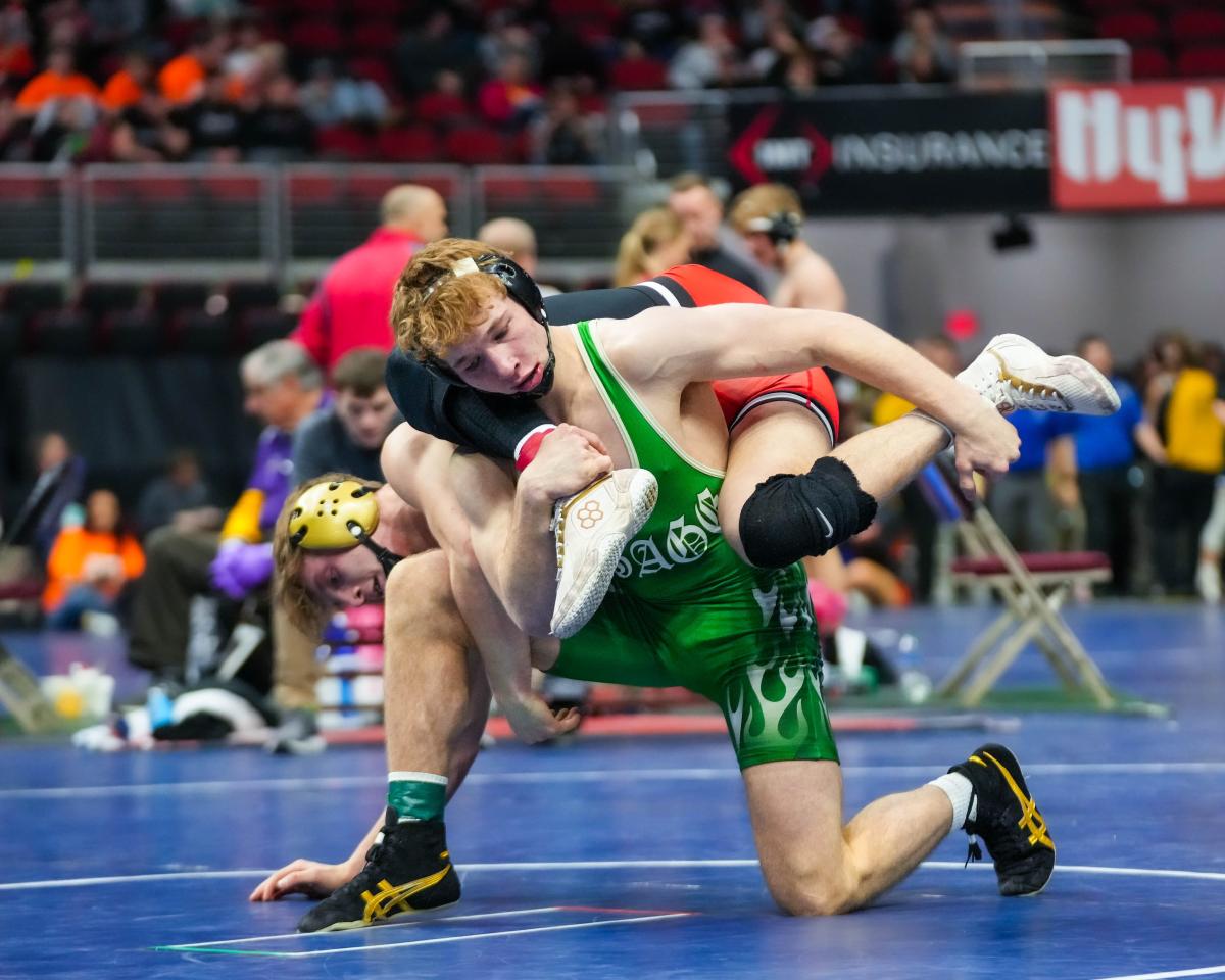 Iowa High School Wrestling Live updates as 1A semifinals open Friday's