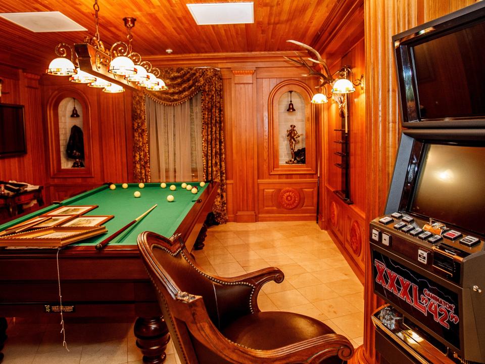 A billiard room within Medvedchuk's dacha.