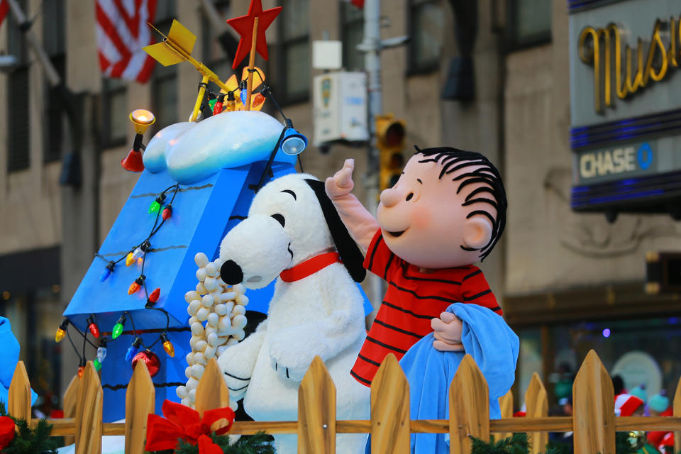 <p>The Snoopy’s Doghouse float hosts a cast of your favorite characters from the Peanuts series in the 91st Macy’s Thanksgiving Day Parade in New York, Nov. 23, 2017. (Photo: Gordon Donovan/Yahoo News) </p>