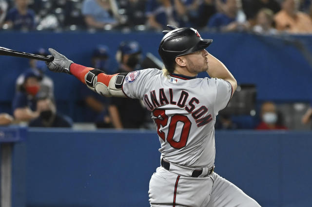 Josh Donaldson swaps jerseys with Vladimir Guerrero, Jr. in MVP moment