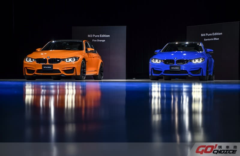 全新BMW M3 Pure Edition四門跑車(左)搭配Fire Orange專屬車漆、M4 Pure Edition雙門跑車(右)搭配Santorini Blue專屬車漆