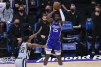 Sacramento Kings forward Chimezie Metu (25) shoots over San Antonio Spurs forward Rudy Gay (22) during the first quarter of an NBA basketball game in Sacramento, Calif., Friday, May 7, 2021. (AP Photo/Hector Amezcua)