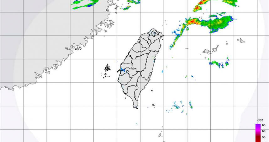 中央氣象局預報指出，今天鋒面位於台灣北部海面，台灣是在此道鋒面南方的暖區中，預測各地高溫普遍在29到34度，南部近山區處或河谷有36度以上高溫發生的機率。（圖／翻攝自中央氣象局）