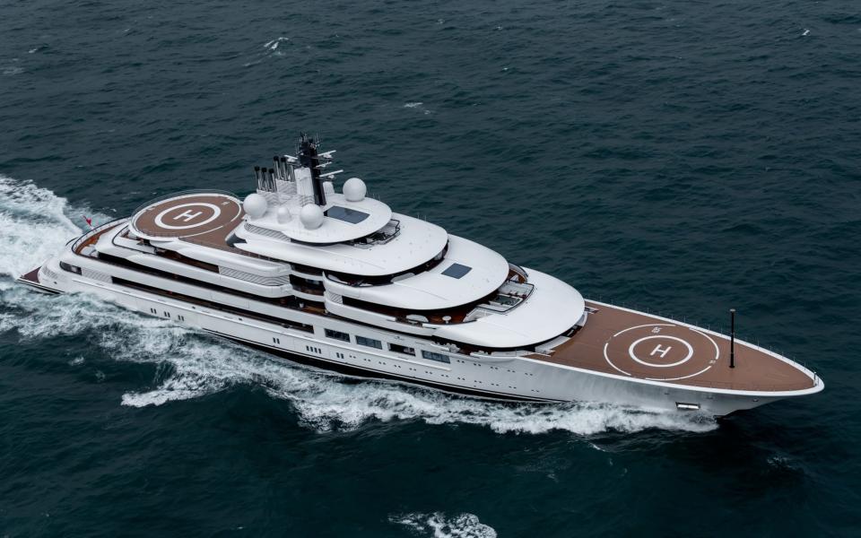 Scheherazade, one of the world's biggest and most expensive superyachts - Tom van Oossanen