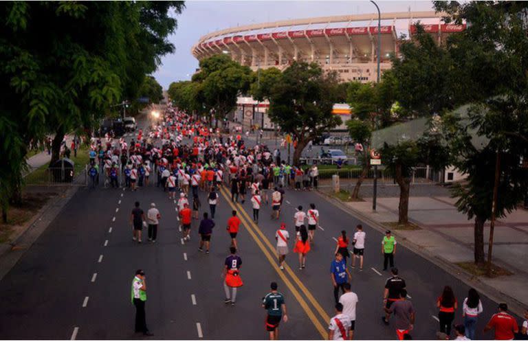 El regreso de los hinchas a las canchas