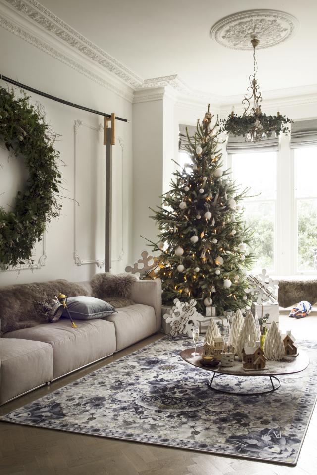 How to Use unique berry stems and evergreen branches for Christmas  decorating « Christmas Ideas :: WonderHowTo