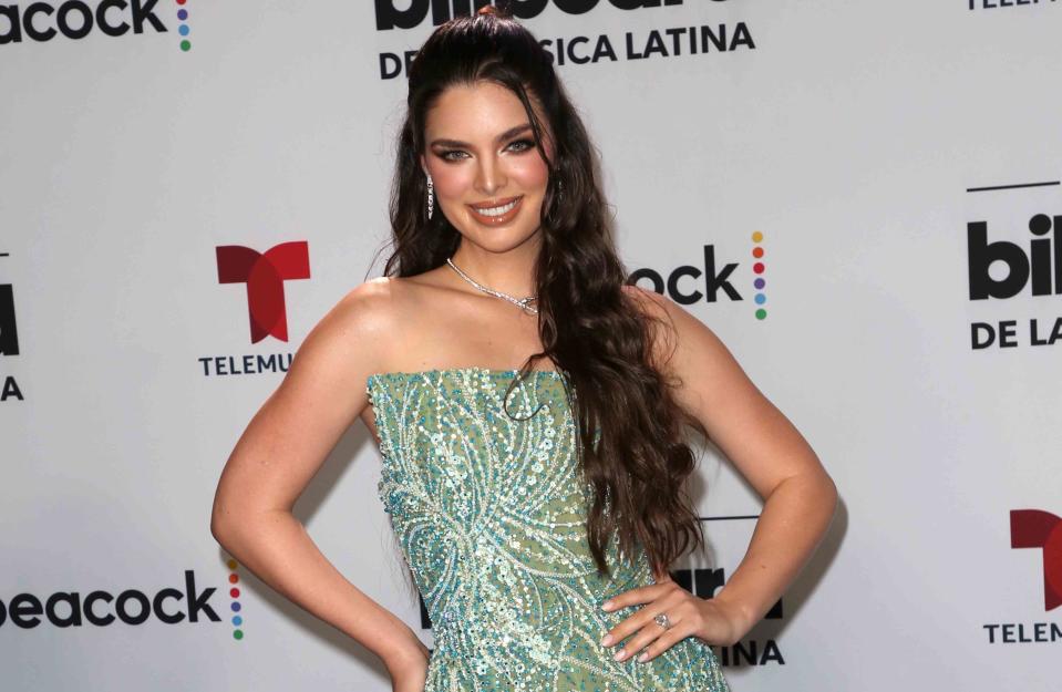 <p>Mezcalent</p> Nadia Ferreira en la alfombra de los Premios Billboard de la MÃºsica Latina/Miami, 5 de octubre del 2023.