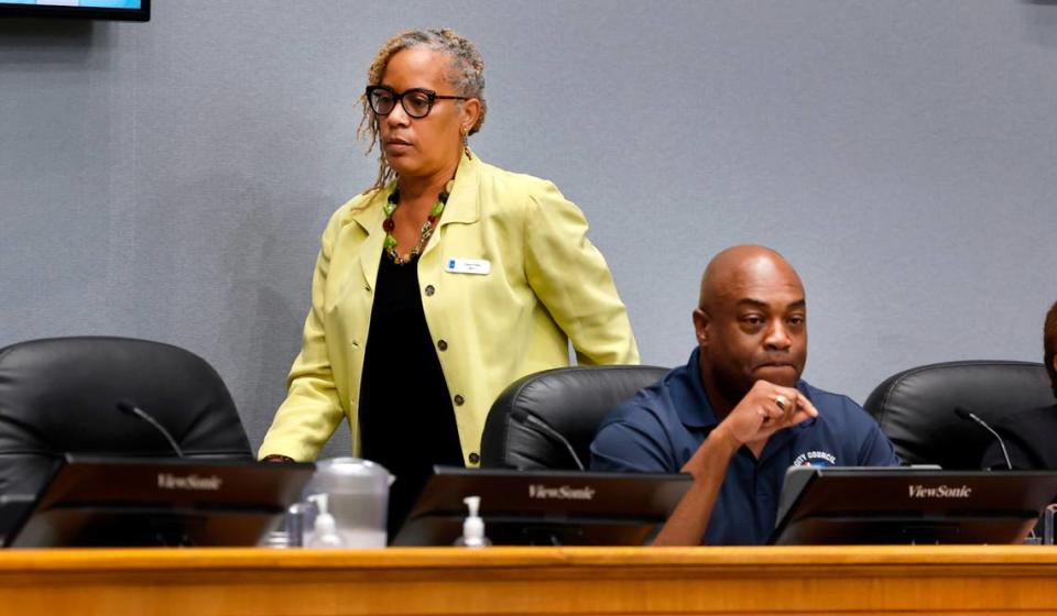 Durham Mayor Elaine O’Neal walks past Mayor Pro Tempore Mark-Anthony Middleton while they were discussing pay for city workers during a council work session at City Hall in Durham, N.C., Thursday, Sept. 7, 2023. Ethan Hyman/ehyman@newsobserver.com