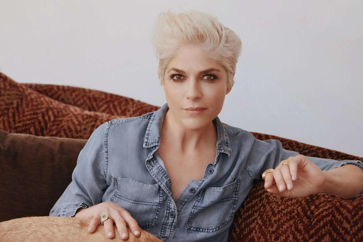 Selma Blair GUIDE beauty