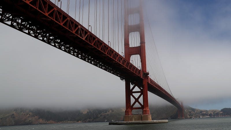 Concrete rings around bridge towers can protect them. - Photo: Justin Sullivan (Getty Images)