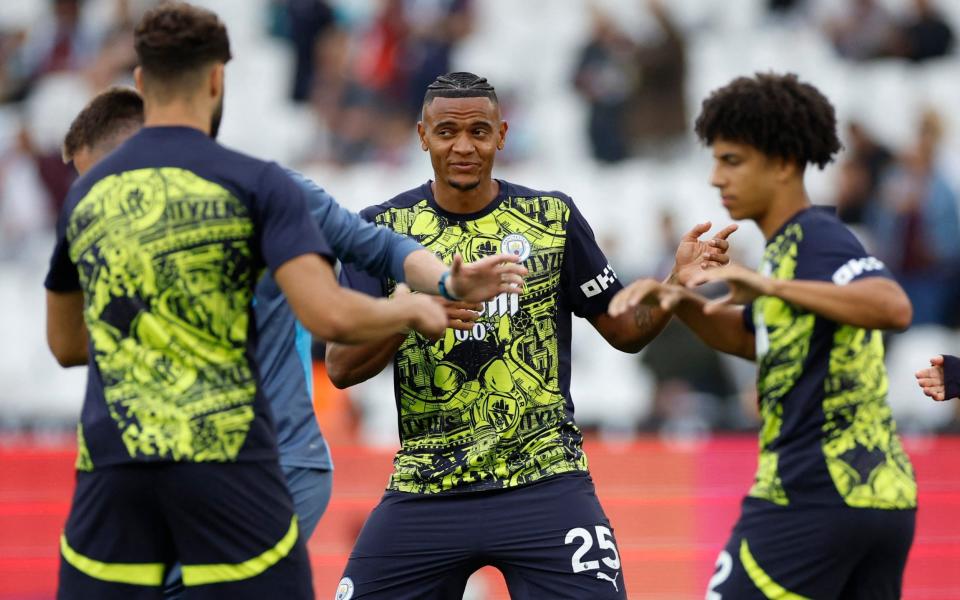 Manchester City players warming up