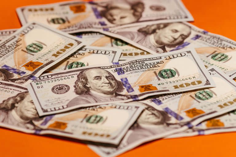 El dólar blue cerró la semana en los $392