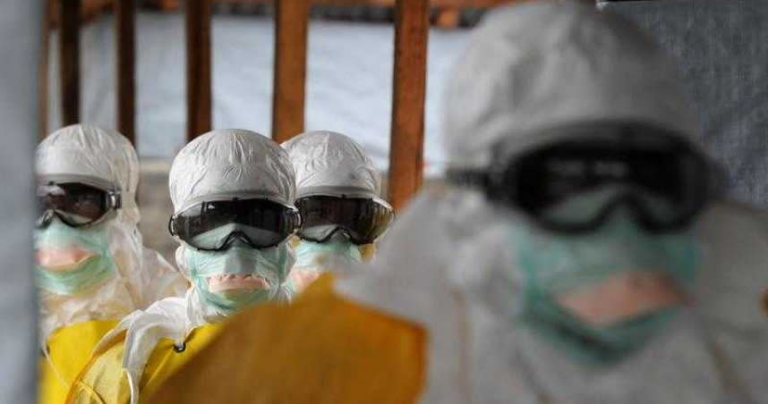 醫學界研發新冠病毒疫苗，意外研發抗「伊波拉病毒」疫苗。（圖／AFP）