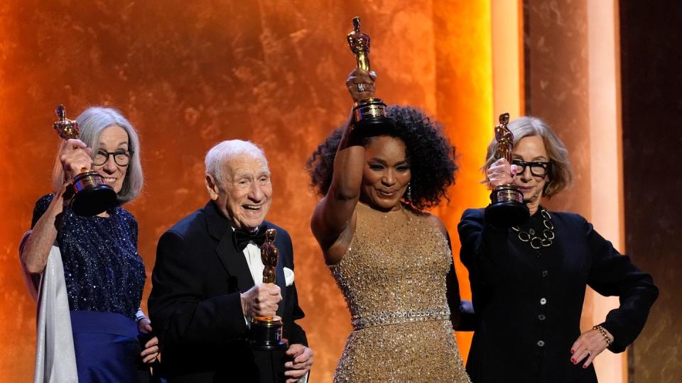  Zur Vergabe der Ehren-Oscars an Angela Bassett und Mel Brooks hat sich Hollywoods Prominenz eingefunden. (Bild: dpa)