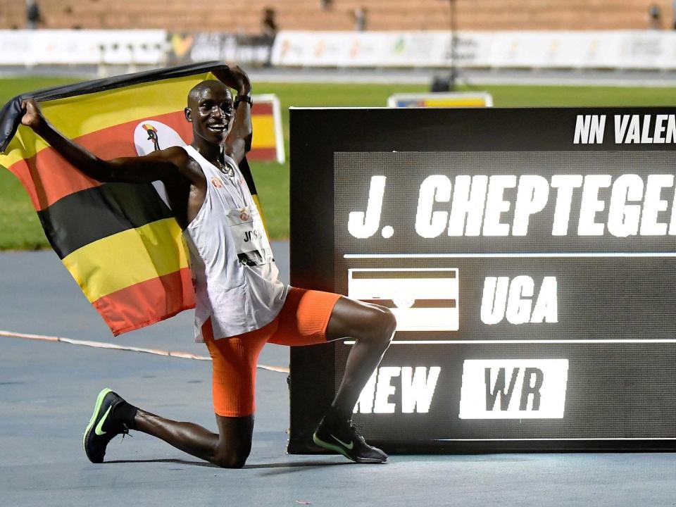 Joshua Cheptegei poses after breaking the 10,000m world record (Getty)