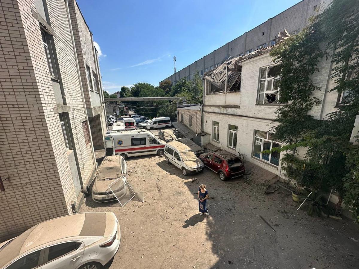 Update: 1 killed, 5 injured in Russian attack on Kherson hospital