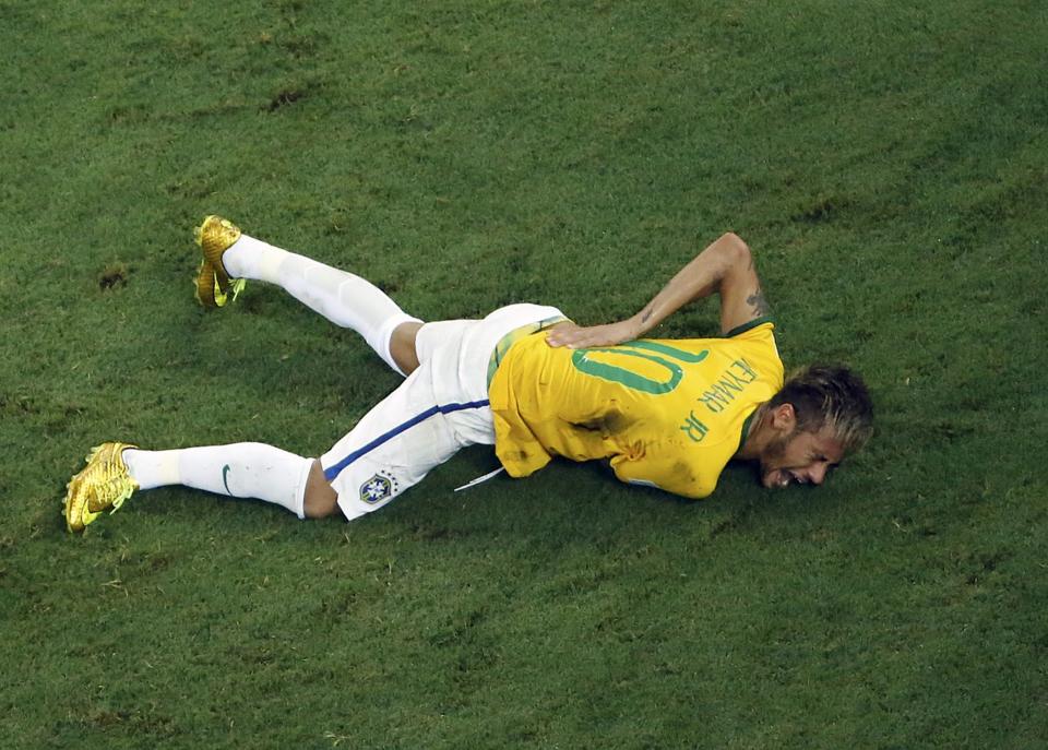 Brazil's Neymar grimaces after a challenge by Colombia's Camilo Zuniga (unseen) during their 2014 World Cup quarter-finals against Colombia at the Castelao arena in Fortaleza July 4, 2014. REUTERS/Fabrizio Bensch