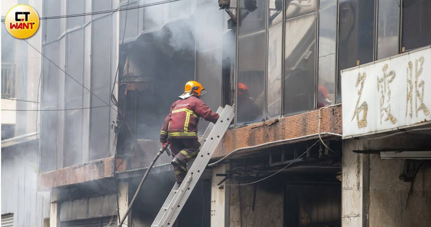 高雄市城中城大樓去年10月14日遭縱火，造成46死41傷的重大公共安全事件。（圖／CTWANT資料照）