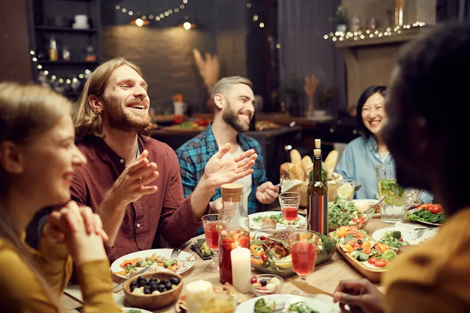 Dinnerpartys sind wieder im Kommen, und zwar mit High-End-Zutaten. (Bild: Getty Images)