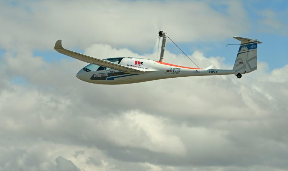 Miguel Iturmendi flew his Helios Horizon electric aircraft to an altitude of 22,000 feet on April 16 over Independence, California. The altitude is an unofficial world record. Iturmendi plans to return later this spring with a NAA judge to codify the record.