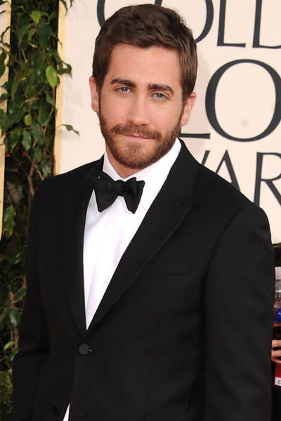 Jake Gyllenhaal: Was soll man zu ihm nur sagen. In seinen blauen Augen wollen wir versinken, sein unwiderstehliches Lächeln jeden Tag sehen und uns an seinen muskulösen Körper kuscheln. Achja und die tiefgründigen Gespräche würden wir natürlich auch ab und zu mal mit Jake führen. Aber lieber kucken und kuscheln! (Bild: Getty)