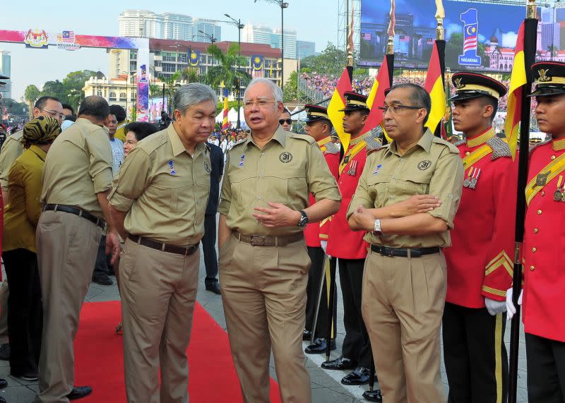 Datuk Seri Salleh Said Keruak (right) is seen at the National Day parade in Dataran Merdeka August 31, 2017, with Datuk Seri Ahmad Zahid Hamidi and Datuk Seri Najib Razak. ― Bernama pic