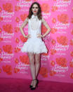 <p>Keine Taille, dafür aber ein Lätzchen: Lily Collins‘ Look von George Chakra Couture auf dem Lancôme-Event in Shanghai erinnerte an einen Babystrampler. (21. Juni 2017, Bild: ddp) </p>