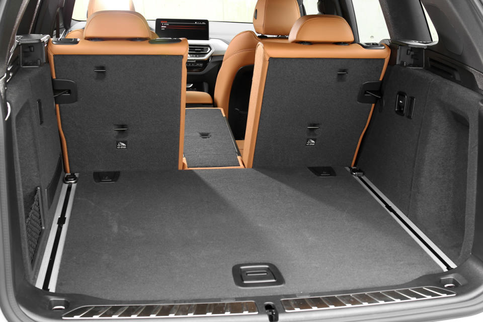 同樣利用40/20/40分離椅背設計，BMW X3最大可造就高達1,600升行李廂容積。