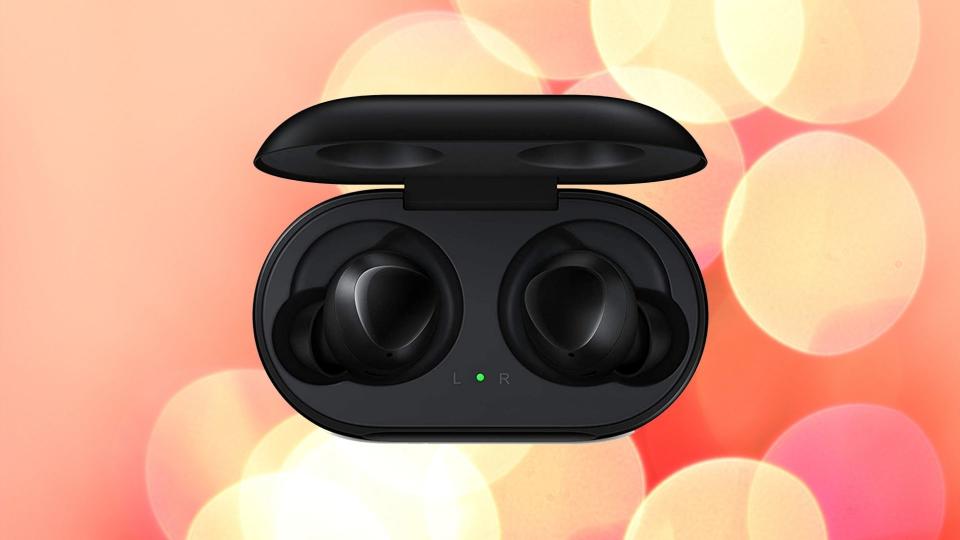 Save 38 percent on these Samsung Galaxy Buds. (Photo: Amazon)