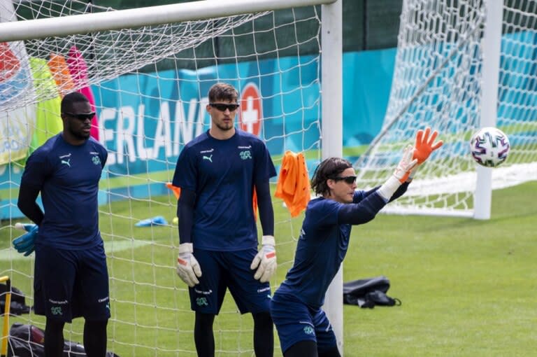 Los anteojos negros para los arqueros de la Selección de Suiza