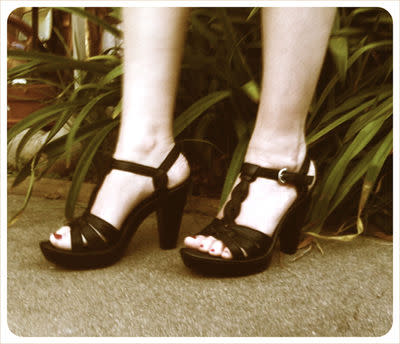 born sandals heels black