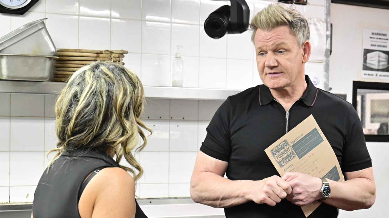  Gordon Ramsay at the South Brooklyn Foundry in Kitchen Nightmares season 8. 