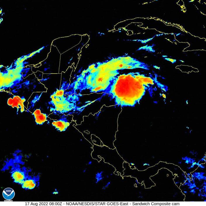 Tropical wave in the Caribbean 6 a.m. Aug. 17, 2022.
