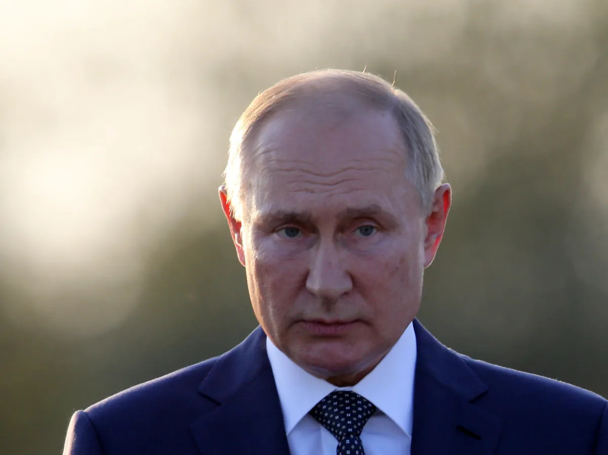 Ex-CIA officer says Putin could be at risk of being killed or deposed by a membe..